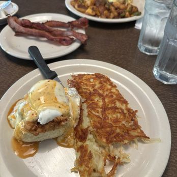 Bill's Cafe - Mini Fried Chicken Benedict - Breakfast & Brunch Near Me - Fremont, California