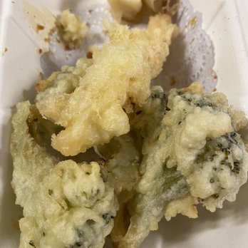 Tora Sushi Lounge - Veggie & shrimp tempura, 1/2 left.  I changed it to just broccoli.  batter way too doughy. - Sushi Bars Near Me - Seaside, Oregon