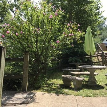 Delauders  BBQ - Barbeque Near Me - Sevierville, Tennessee