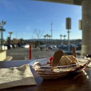 Simple Delights - Banana split - Ice Cream & Frozen Yogurt Near Me - San Mateo, California Simple Delights - Banana split - Ice Cream & Frozen Yogurt Near Me - San Mateo, California