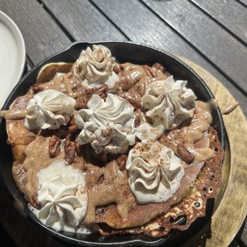 Le Papagayo - Carlsbad - Skillet Cinnamon Roll Pancakes - Bars Near Me - Carlsbad, California