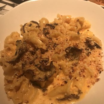 Yard House - Mac and Cheese with mushrooms - Bars Near Me - Long Beach, California