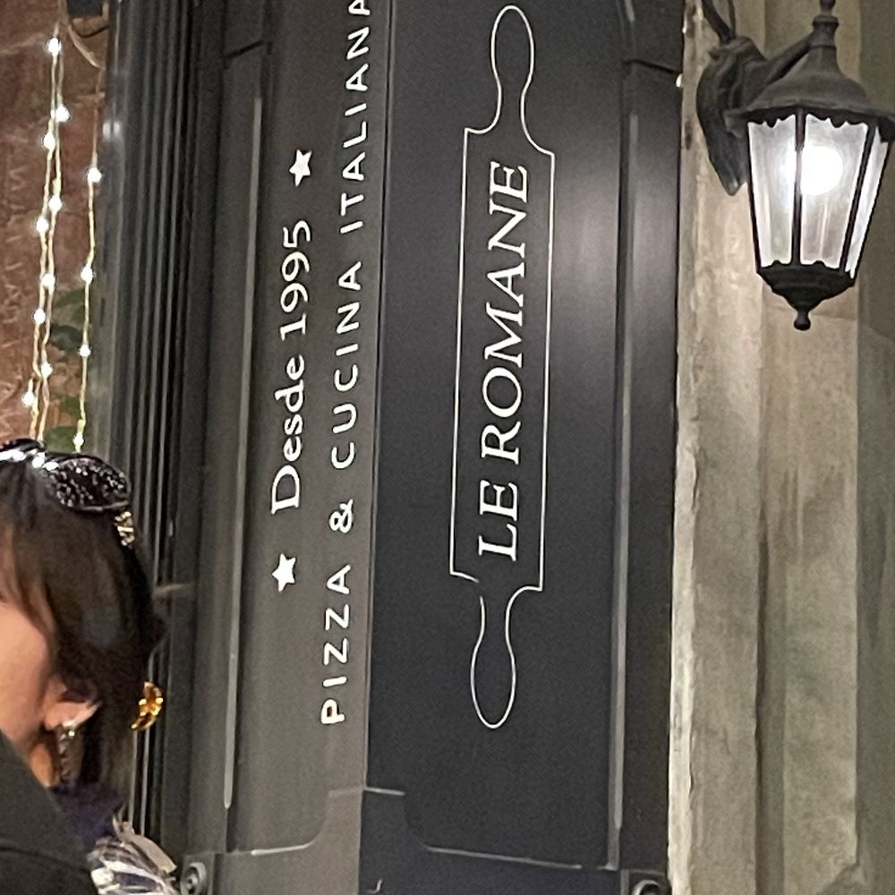 Le Romane - Outside sign - Italian Near Me - Barcelona, B Le Romane - Outside sign - Italian Near Me - Barcelona, B