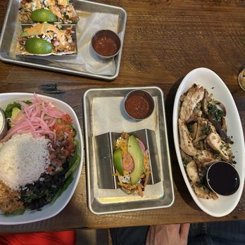 Elliot's Wood Fired Kitchen & Tap - Fish tacos, protein bowl and a bowl. - Pizza Near Me - Powell, Ohio