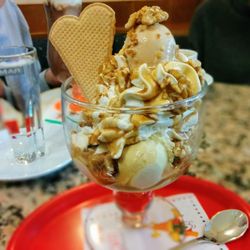 Eiscafé Claudio - Sehr gut: der Walnussbecher