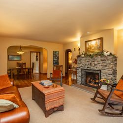 Fernwalk Guest Cottage - With the touch of a button you atmosphere with our gas log fireplace.