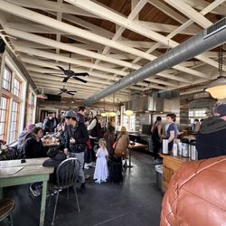 HOLE - Hot Doughnuts and Fresh Coffee - Inside