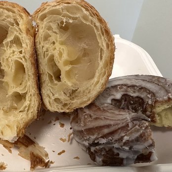 Lil's Café - Croissant and classic cruller - Coffee & Tea Near Me - Kittery, Maine Lil's Café - Croissant and classic cruller - Coffee & Tea Near Me - Kittery, Maine