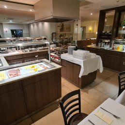 Median - Frühstückbuffet im Restaurant Maximilian's - Hotels Near Me - Lehrte, NI