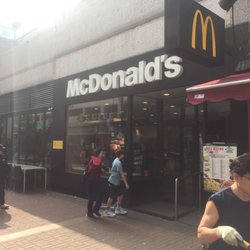 麥當勞 - Entrance to the store.