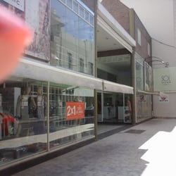 Galería Paseo Peatonal - Ingreso a la galería por calle Mitre