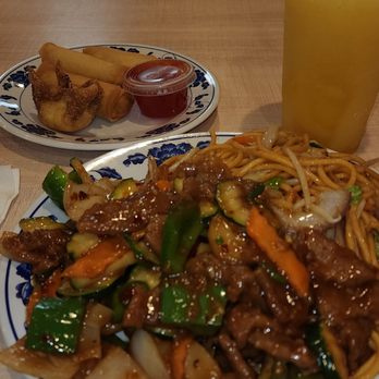 China Passion - Hot garlic chicken, egg rolls and a peach slush - Chinese Near Me - Las Vegas, Nevada China Passion - Hot garlic chicken, egg rolls and a peach slush - Chinese Near Me - Las Vegas, Nevada