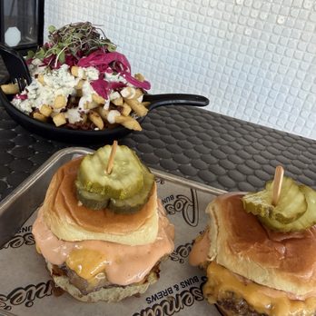 Rosemarie's Buns and Brews - Burgers Near Me - Encinitas, California Rosemarie's Buns and Brews - Burgers Near Me - Encinitas, California