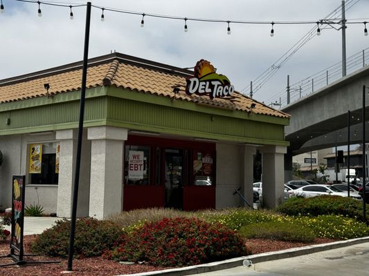 Del Taco by null