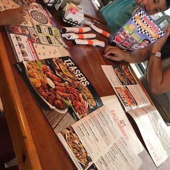 Hooters - American Near Me - El Paso, Texas