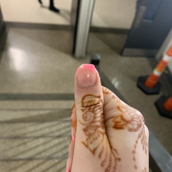 Pearl Nails and Spa - Chipped nail after 2 days - Nail Salons Near Me - Wilmette, Illinois