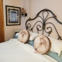 Ocean City Mansion - The bed in the treehouse room