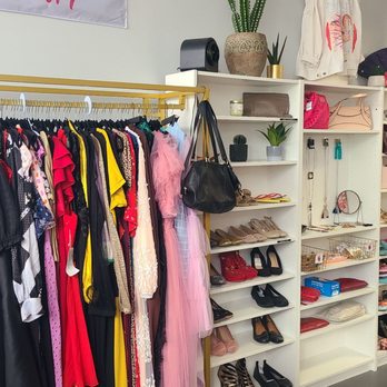 Plus Size Pretty - Accessories and formal wear in addition to standard clothes. - Used, Vintage & Consignment Near Me - Columbus, Ohio