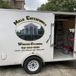 Mills Enterprises - Their complete washing system work trailer with the RO water filtration system for streak-free windows.
