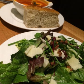 Earls Kitchen + Bar - New American Near Me - Somerville, Massachusetts