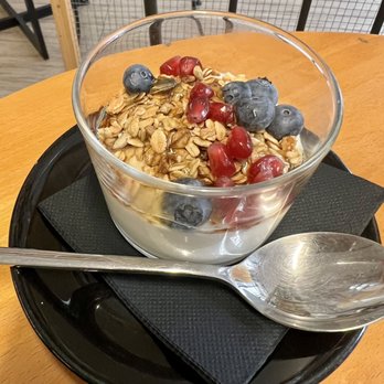 Stanislav Avenida - Granola and yogurt (part of Country side combo) - Russian Near Me - Lisbon, 11 Stanislav Avenida - Granola and yogurt (part of Country side combo) - Russian Near Me - Lisbon, 11