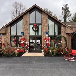 Royer’s Flowers & Gifts - Outside