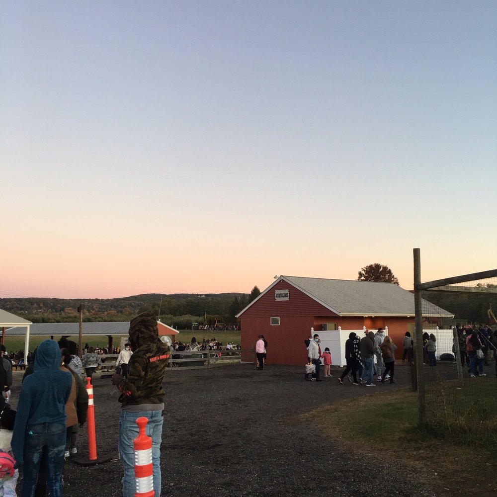 Barton Orchards - a group of people standing in front of a barn - Farmers Market Near Me - Poughquag, New York Barton Orchards - a group of people standing in front of a barn - Farmers Market Near Me - Poughquag, New York