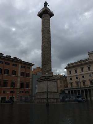 Piazza Colonna by null