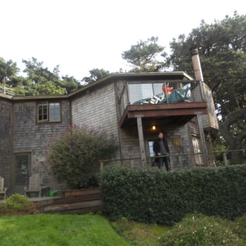 Sea Ridge Cottage - A view from the garden to the house - Guest Houses Near Me