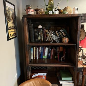 Endiro Coffee - Books and board games in the basement space - Breakfast & Brunch Near Me - Aurora, Illinois