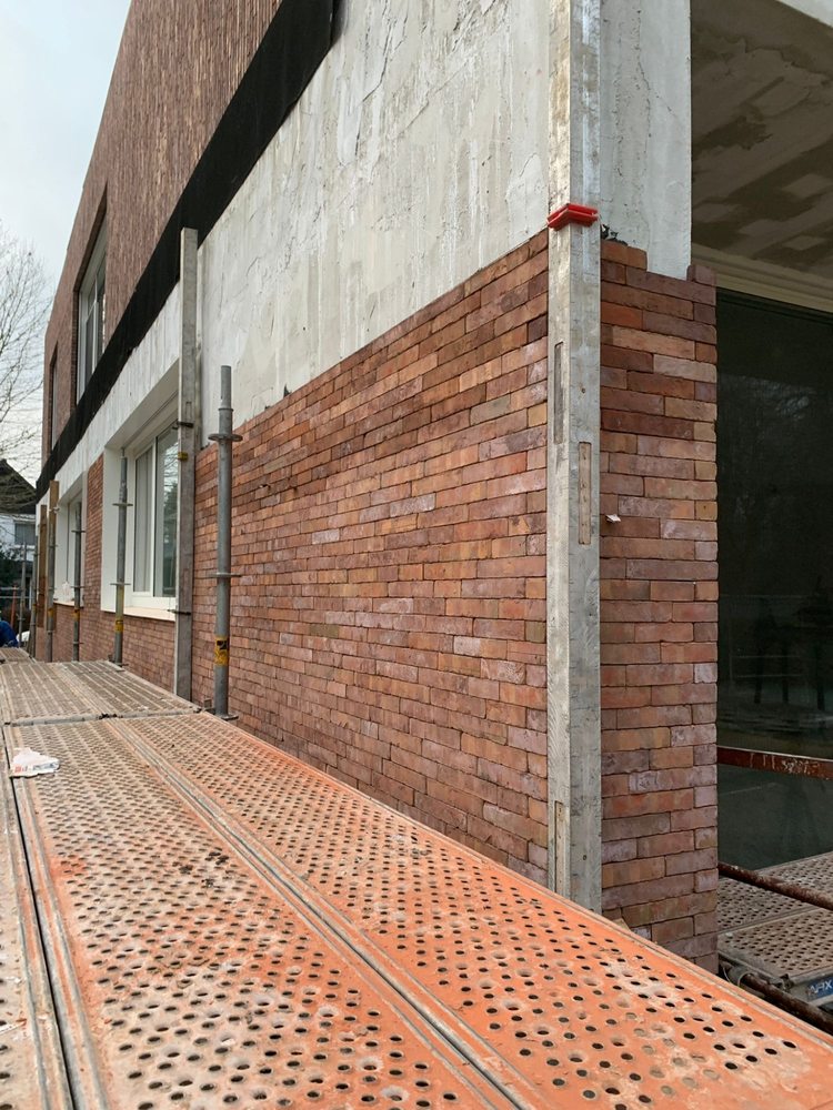 Slide of Rolando Chitiquez