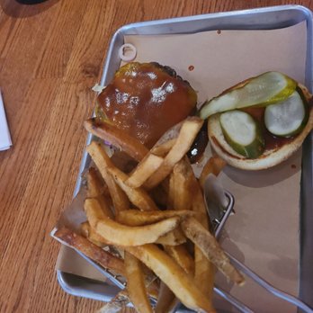 Boulevard Sports Lounge - Bbq Burger with Fries $10 - Sports Bars Near Me - Chicago, Illinois