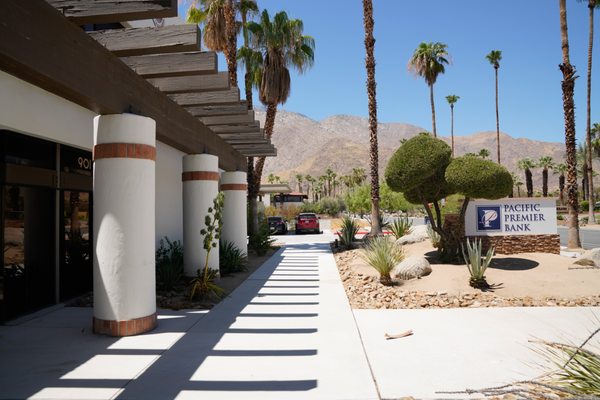 PACIFIC PREMIER BANK - Updated July 2025 - 10 Photos & 17 Reviews - 901