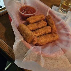 Caesar's Lounge & Liquor - Mozzarella cheese sticks