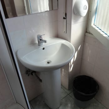 Rome City Hostel - Ensuite bathroom in room #3. - Hostels Near Me - Rome, RM