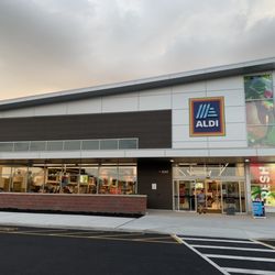 ALDI - Front.