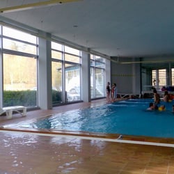 Freizeitbad Pullach - Blick aus dem Whirlpool auf das Lernschwimmbecken