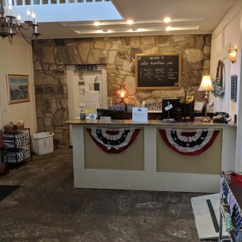 Echo Mountain Inn - Front desk - Hotels Near Me - Hendersonville, North Carolina