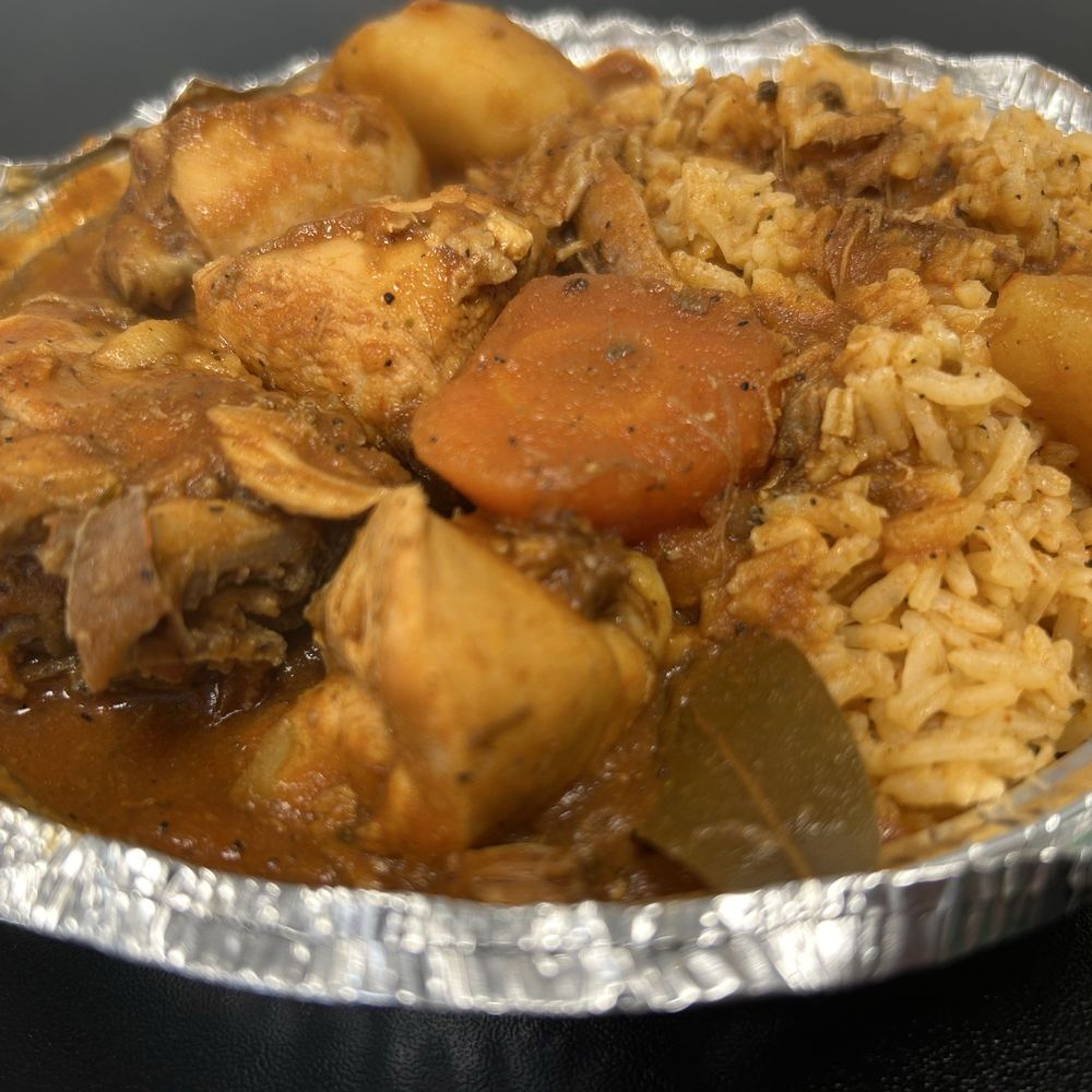 Plato Bueno - Stewed chicken - Dominican Near Me - Glassboro, New Jersey