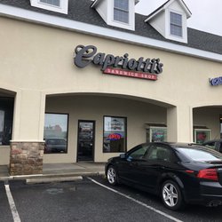 This is worth the stop for an authentic Delaware Italian sub. Plenty of parking. Small dine in area.