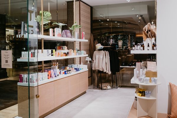 Clean Market IV Drip Lounge by null