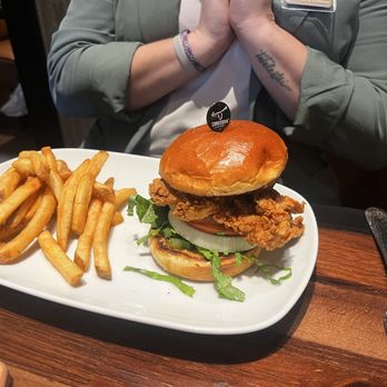 LongHorn Steakhouse - Lunch chicken sandwich - American Near Me - Mesquite, Texas LongHorn Steakhouse - Lunch chicken sandwich - American Near Me - Mesquite, Texas