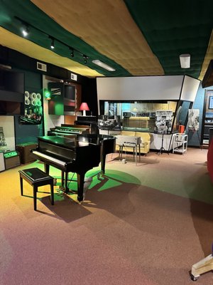 Muscle Shoals Sound Studios by null
