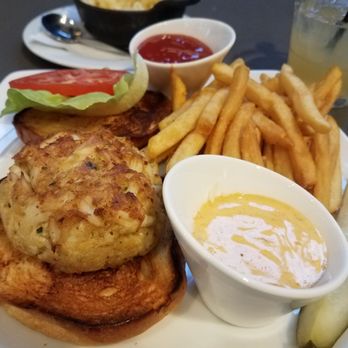 Bistro 300 - Crab cake sandwich - Cafes Near Me - Baltimore, Maryland