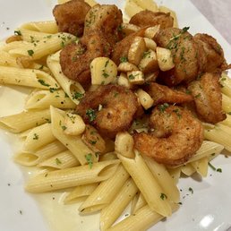 Fried shrimp with penne in garlic and oil