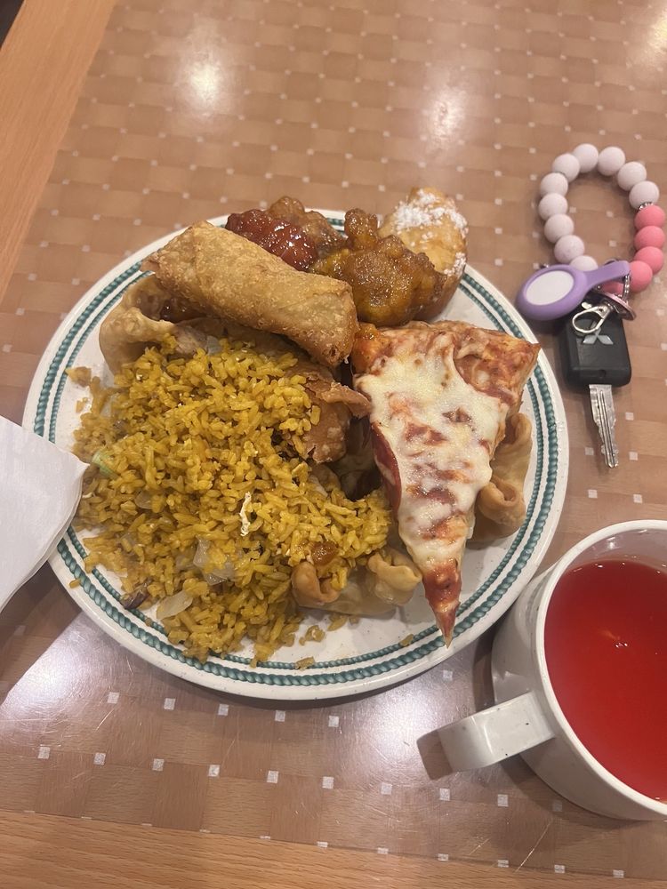 Food from Lin's Chinese Buffet
