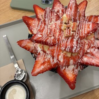 Sul & Beans - Strawberry bingsoo - Desserts Near Me - Irvine, California