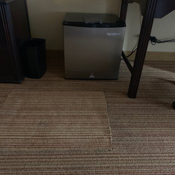 Courtyard by Marriott Pleasant Hill - Huge fridge on the floor!! Sarcasm - Hotels Near Me - Pleasant Hill, California