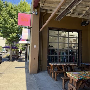 Eem - Cocktail Bars Near Me - Portland, Oregon Eem - Cocktail Bars Near Me - Portland, Oregon