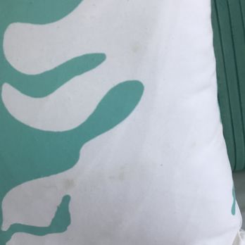 Paradisus - Stained pillows on bed - Hotels Near Me - Cancún, ROO